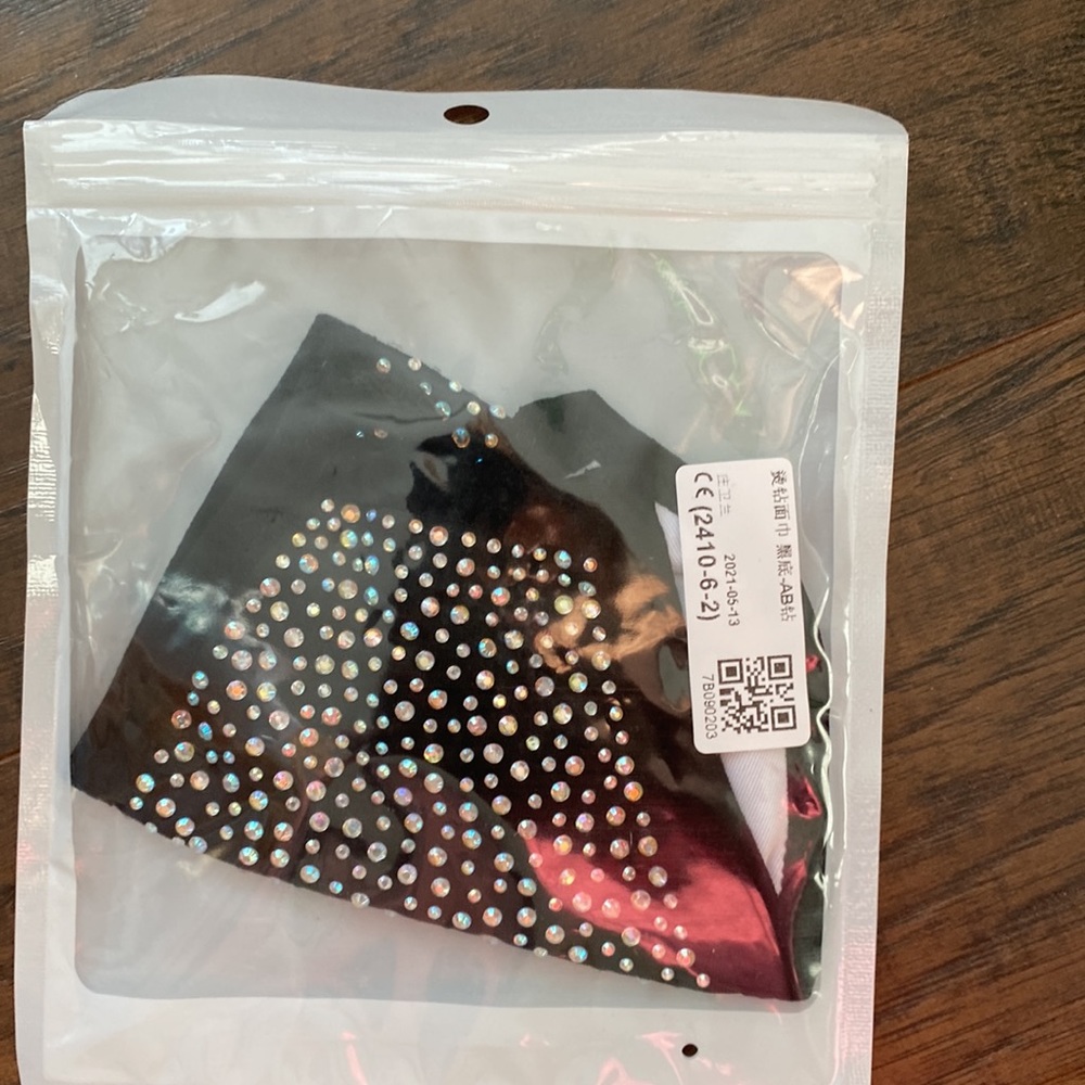 Black sparkle cloth mask